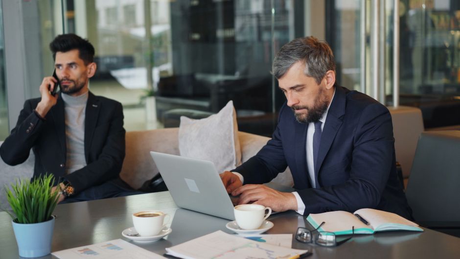 Trainerteam von Pro Academy e.K. bei der Schulung zu digitaler Sicherheit